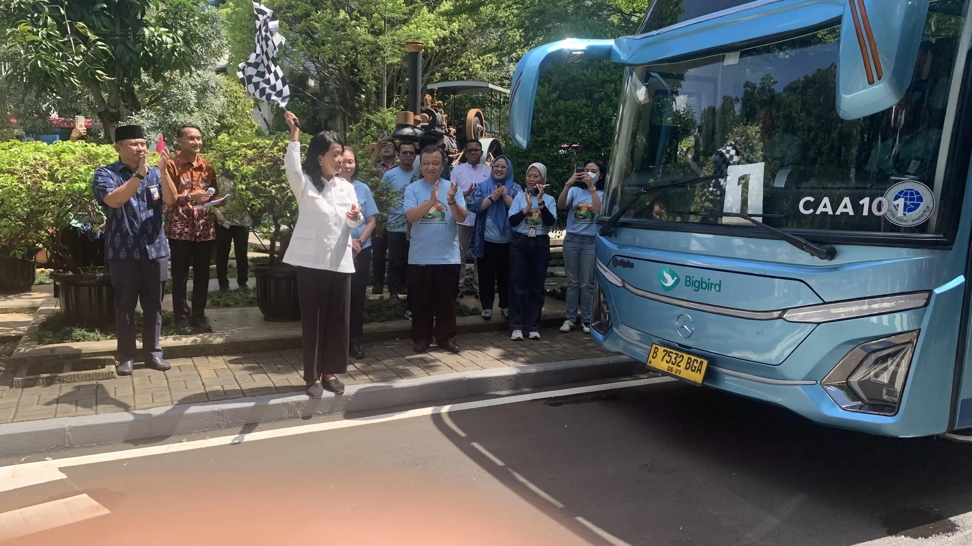 Wamen Lepas Bus