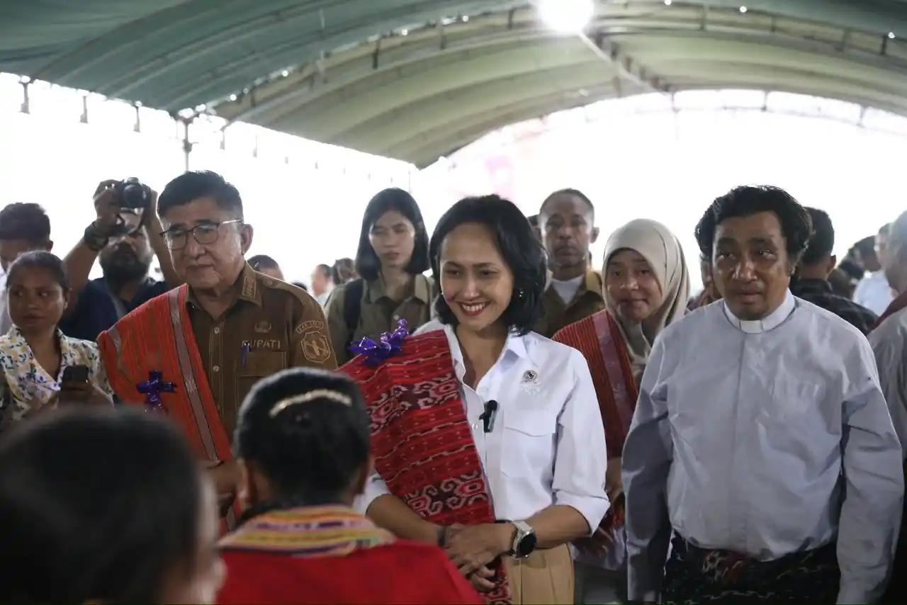 Wamen P2MI Christina Aryani saaat  di NTT (Dok. KemenP2MI)