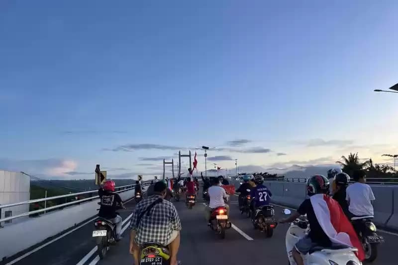 warga ambon konvoi
