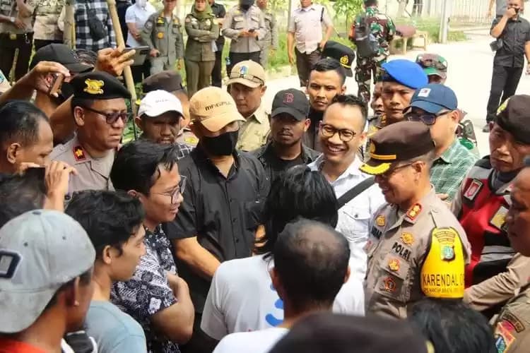 Warga Kampung Bayam