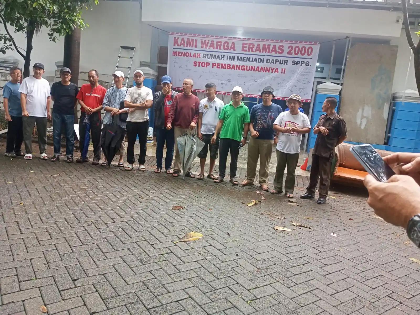 Warga Komplek Eramas 2000 Gelar Aksi Tolak Dapur MBG, Minta Pemerintah Kaji Ulang Dampak Lingkungan
