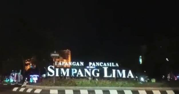 Kawasan Simpang Lima Dipadati Pengunjung, Polisi Berlakukan One Way