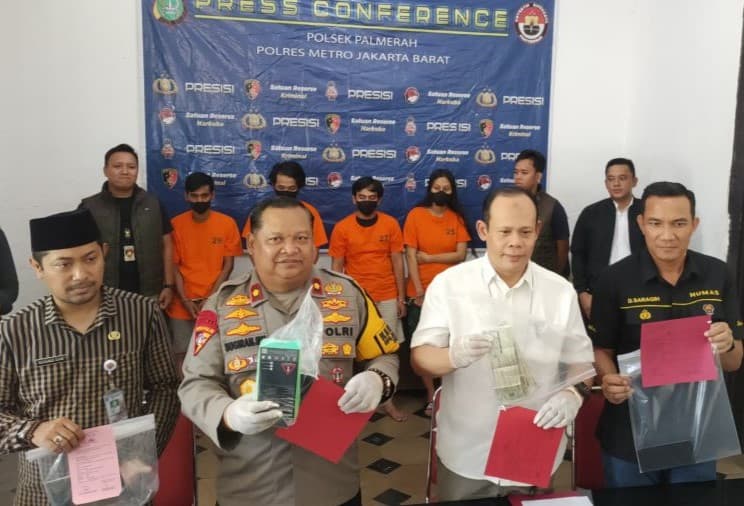 Polisi Ciduk Pasutri Pelaku Penipuan Modus Aplikasi Kencan Daring