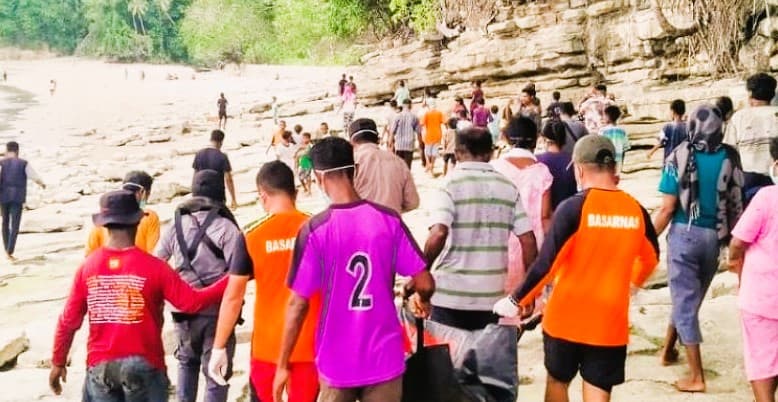 Tim SAR Evakuasi Jasad Bocah Terjatuh dari Kapal di Perairan Pulau Kur